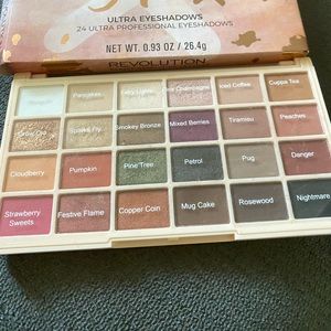 Sophx Makeup Revolution Eyeshadow Palette